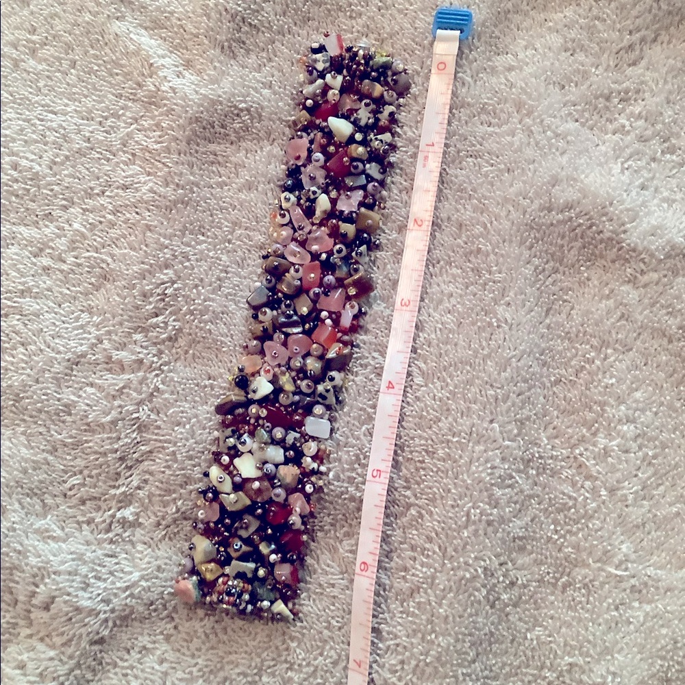 Beaded bracelet with magnetic clasp